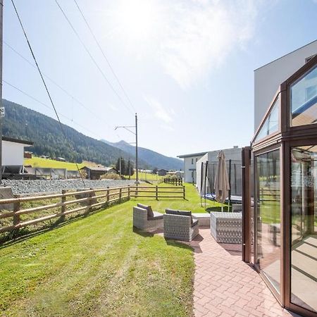 Agrimonia - 5,5-Zi Duplex Wohnung bis 9 Personen mit eigenem Garten Davos Exterior foto