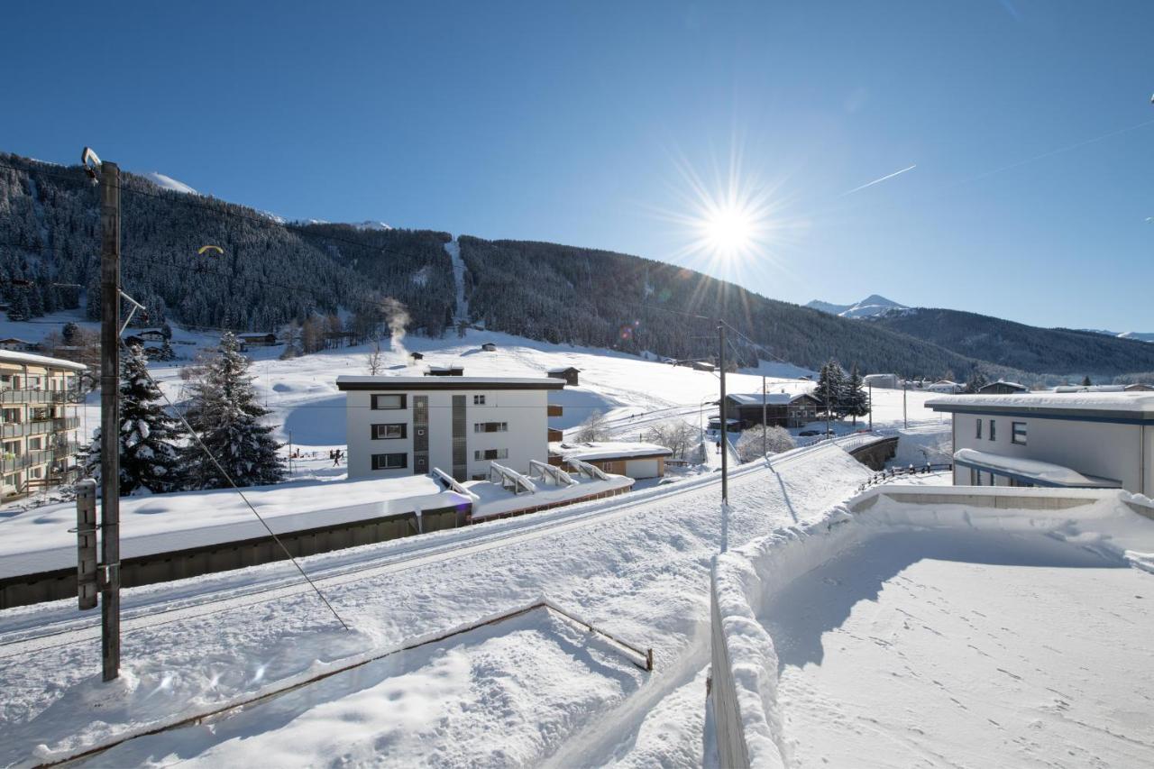 Agrimonia - 5,5-Zi Duplex Wohnung bis 9 Personen mit eigenem Garten Davos Exterior foto