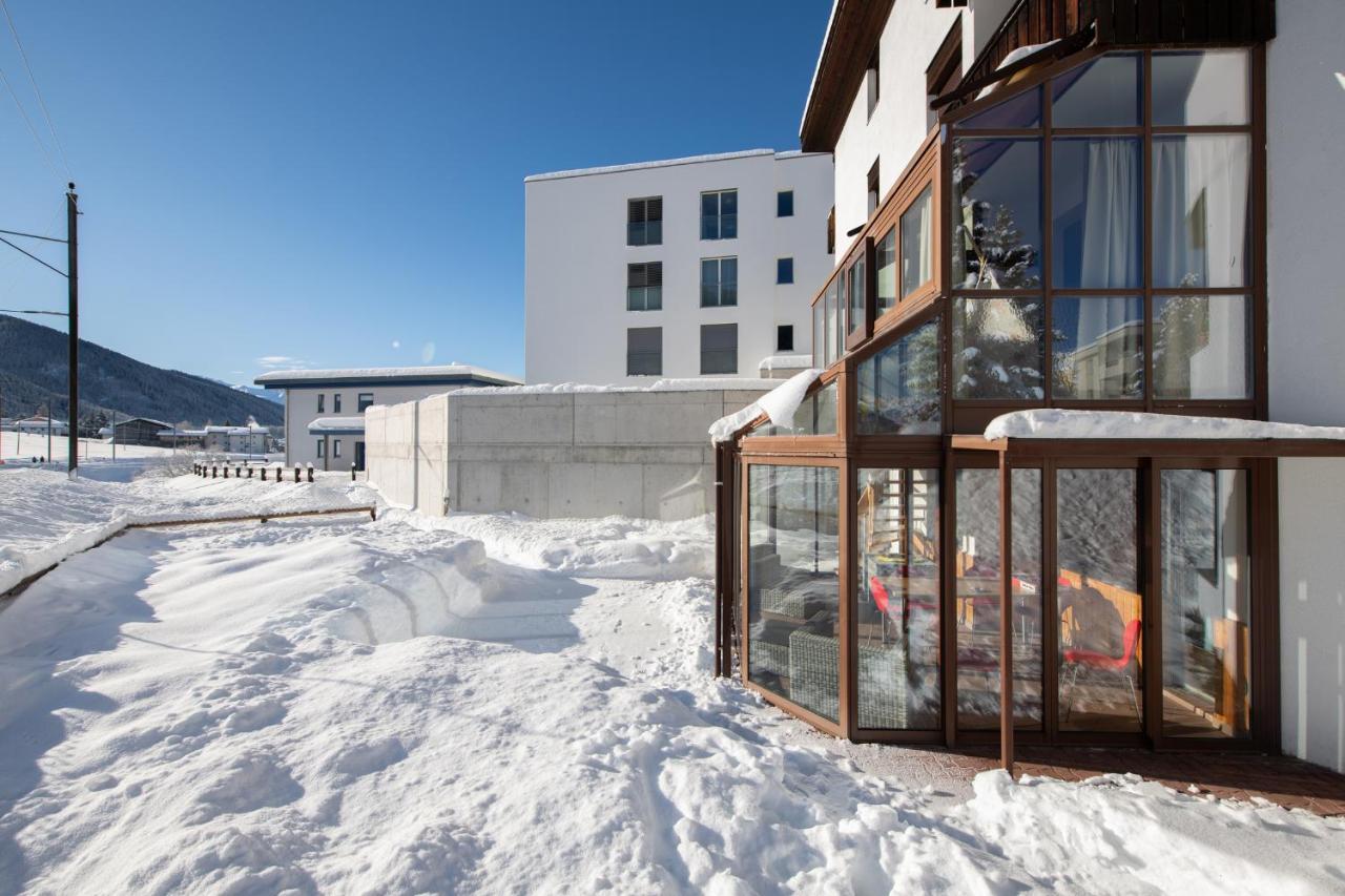 Agrimonia - 5,5-Zi Duplex Wohnung bis 9 Personen mit eigenem Garten Davos Exterior foto