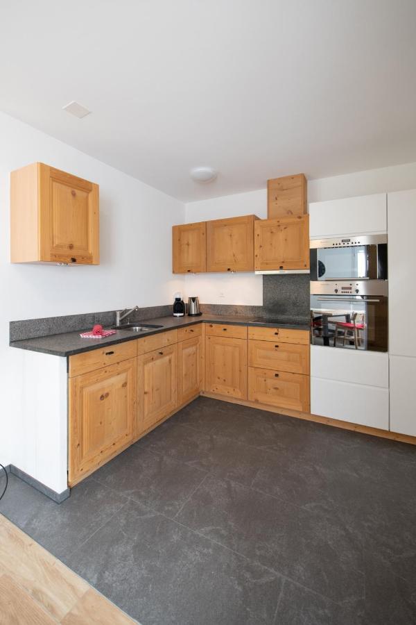 Agrimonia - 5,5-Zi Duplex Wohnung bis 9 Personen mit eigenem Garten Davos Exterior foto