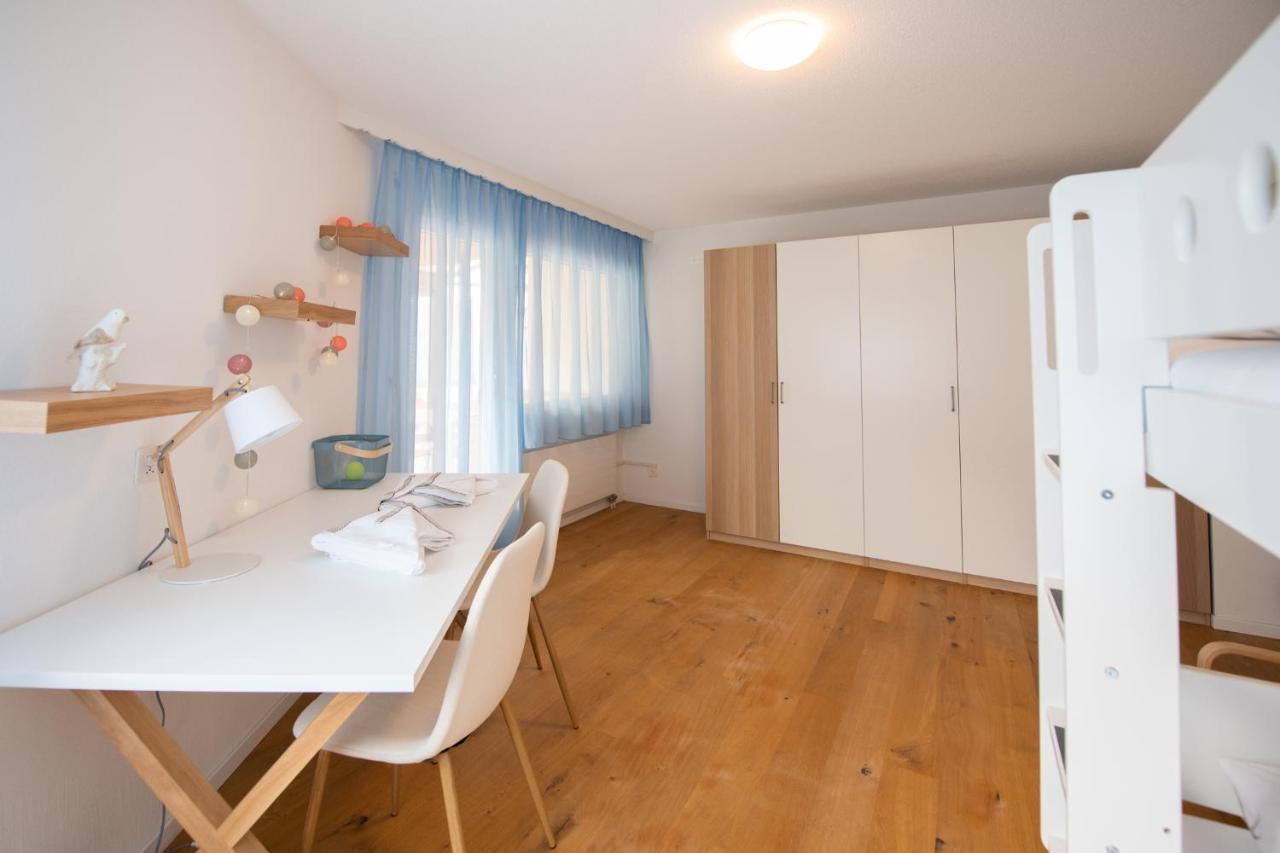 Agrimonia - 5,5-Zi Duplex Wohnung bis 9 Personen mit eigenem Garten Davos Exterior foto