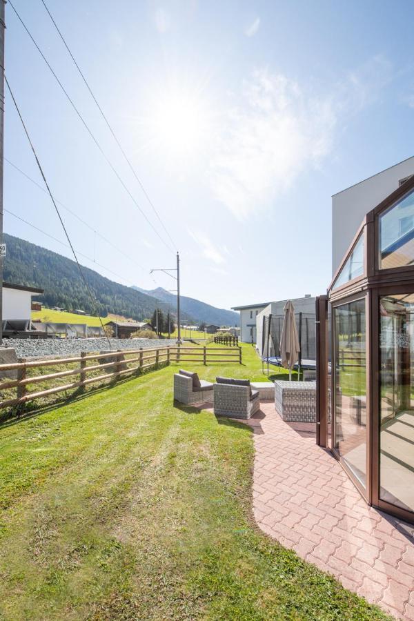Agrimonia - 5,5-Zi Duplex Wohnung bis 9 Personen mit eigenem Garten Davos Exterior foto