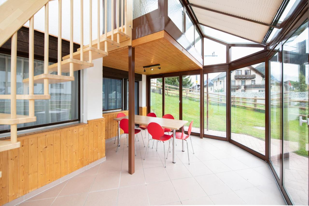 Agrimonia - 5,5-Zi Duplex Wohnung bis 9 Personen mit eigenem Garten Davos Exterior foto